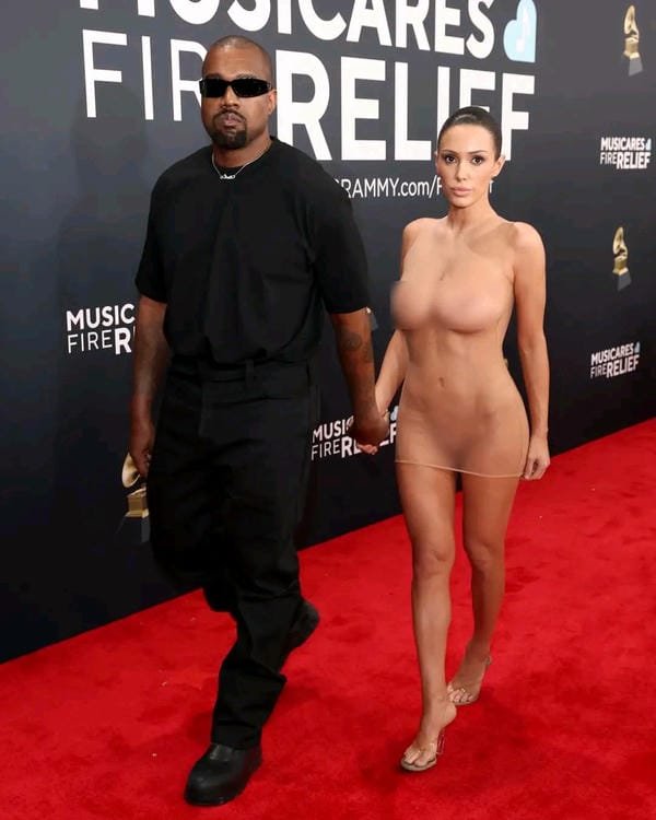 bianca censori nude (8)