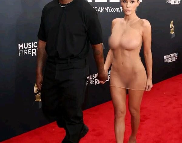 bianca censori nude (9)