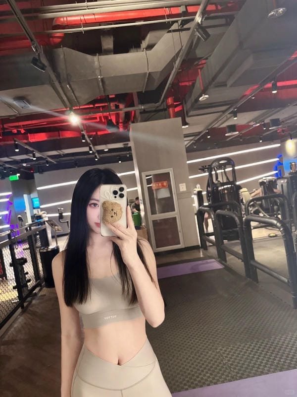 gái tập gym mặc bikini (13)