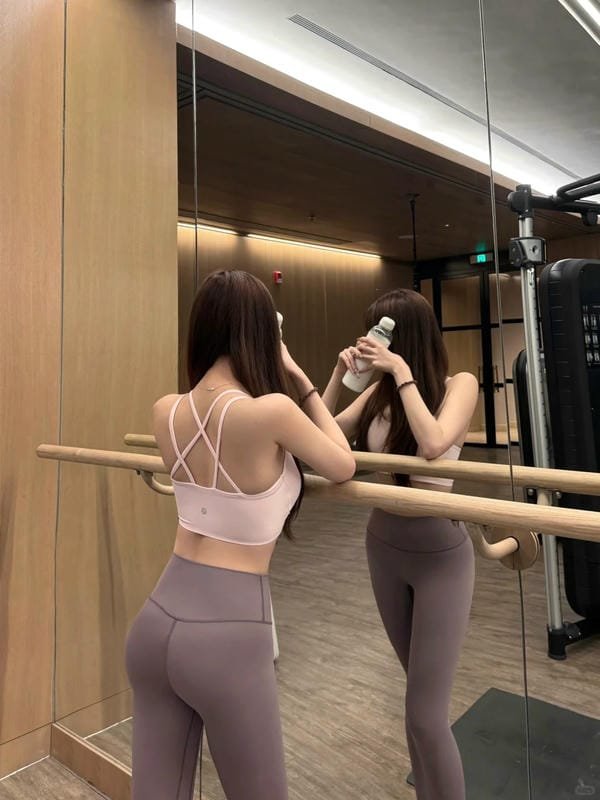 gái tập gym mặc bikini (27)