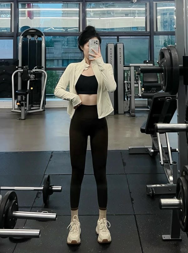 gái tập gym mặc bikini (3)