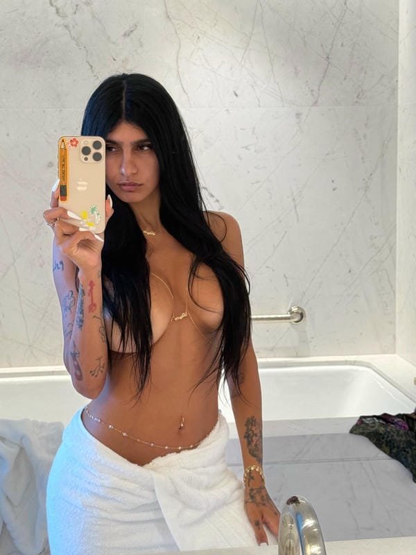 mia khalifa nude (8)