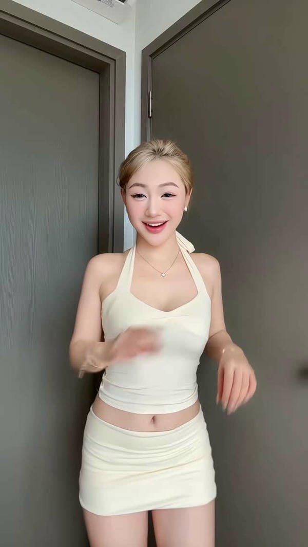trần hà linh nude (25)