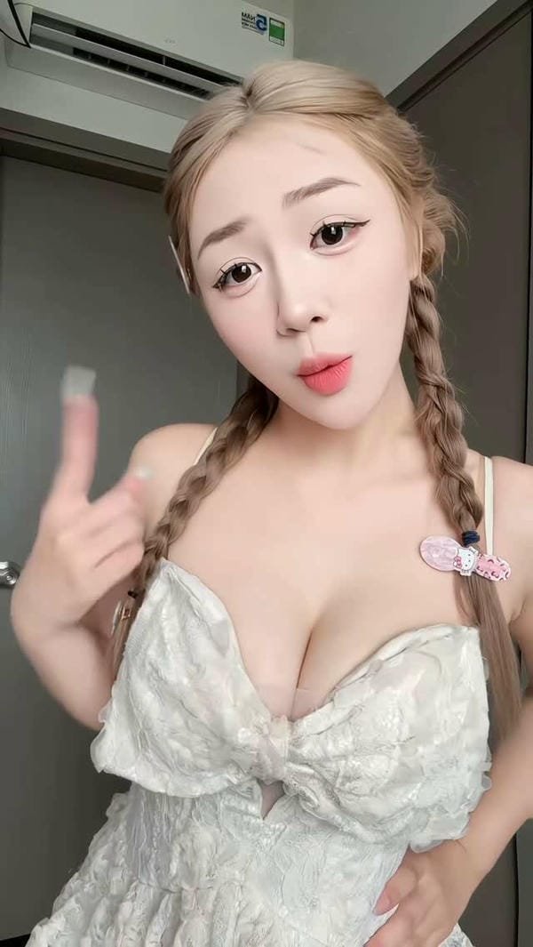 trần hà linh nude (26)