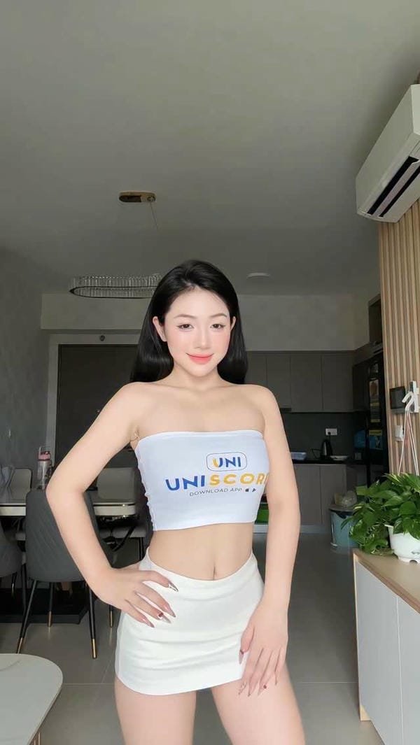 trần hà linh nude (28)